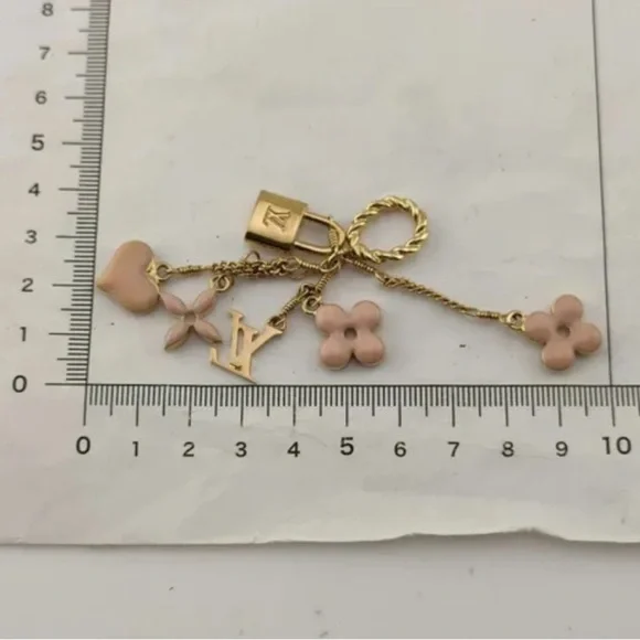 LOUIS VUITTON LV Necklace Charm or Key Chain - Picture 8 of 8